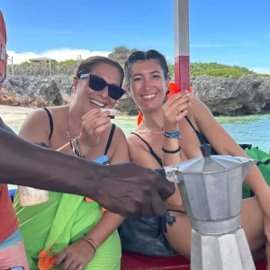 Caffè in barca al safari blu